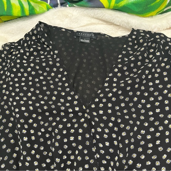 EUC $62 Sanctuary Large Surplice Daisy Print Sheer Sleeve Spring Lightweight Top - Picture 6 of 13